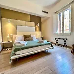Santacroce Luxury Pensión 4*