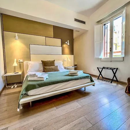 Santacroce Luxury Affittacamere 4*