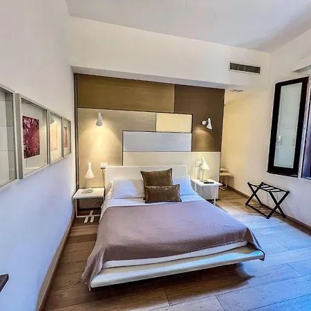 Pensión Santacroce Luxury 4*