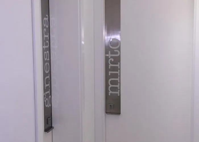 Santacroce Luxury ليتشي